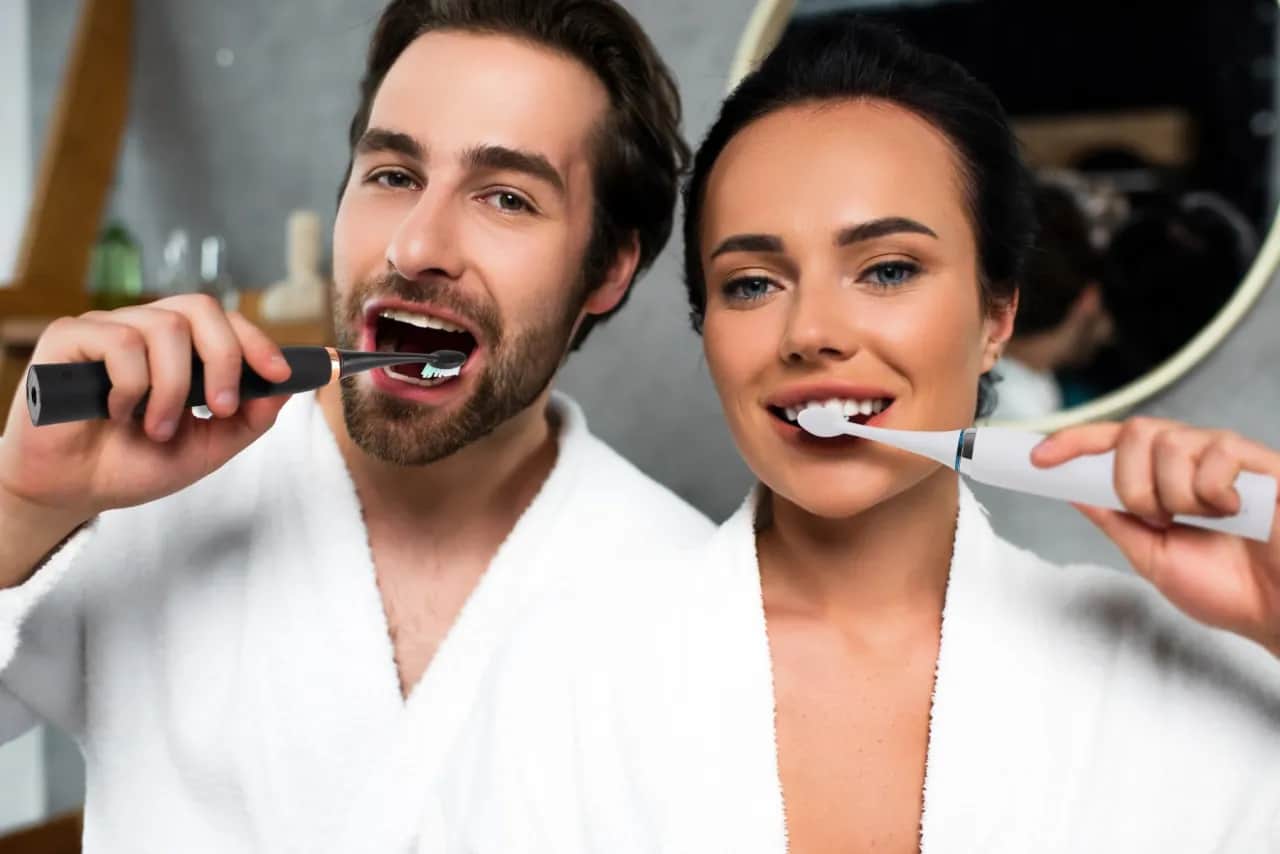 Szczoteczka soniczna: jak działa? Poznaj rewolucję w myciu zębów!