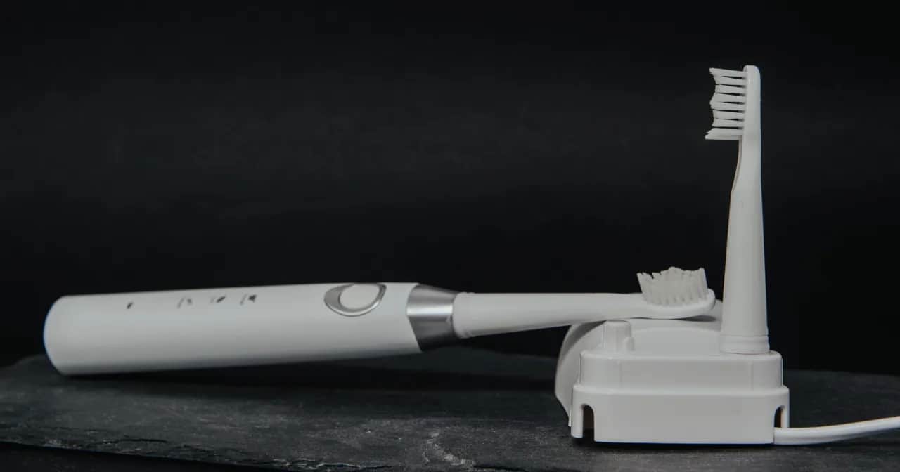 Soniczna czy 3D? Ekspert radzi, którą szczoteczkę wybrać!