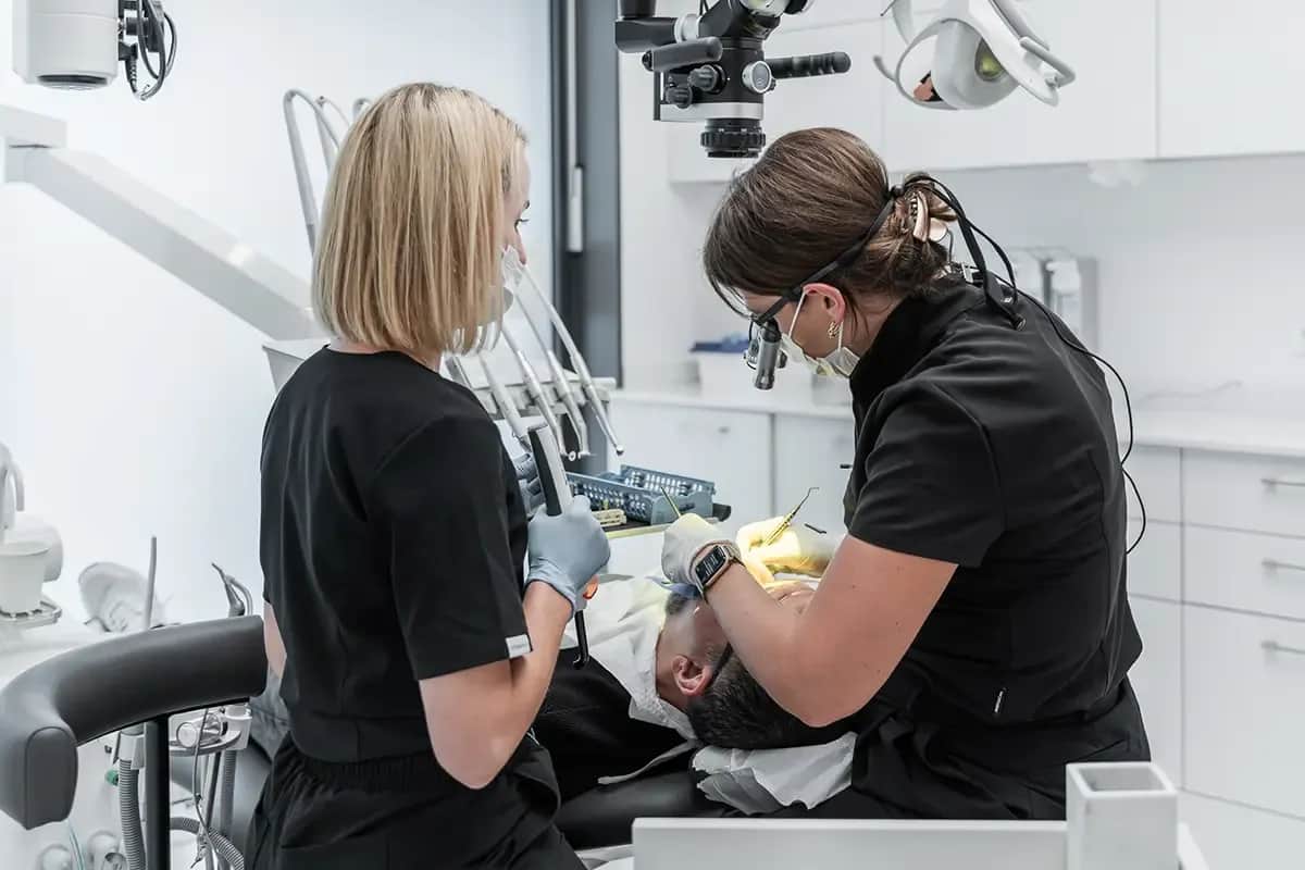 Kiedy jeść po znieczuleniu zęba? Bezpieczny powrót do diety krok po kroku